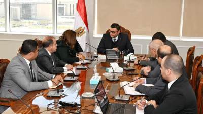 وزير الإسكان يتابع كافة إجراءات طرح 400 ألف وحدة سكنية