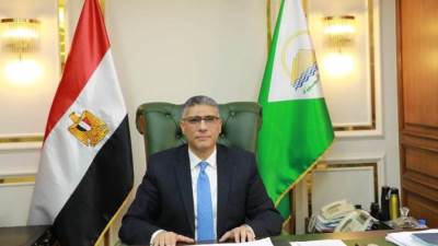 محافظ الجيزة يعتمد ترقية 39 معلماً وأخصائيًا من شاغلي وظائف المعلمين