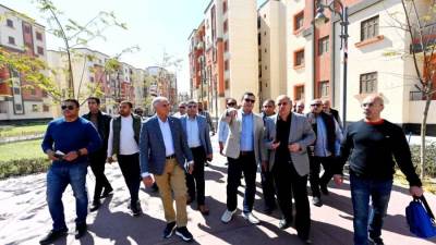 وزير الإسكان يتفقد وحدات سكن لكل المصريين بحدائق العاصمة