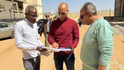 رئيس جهاز القاهرة الجديدة يتابع تقدم الأعمال بمشروعات الطرق بالمدينة