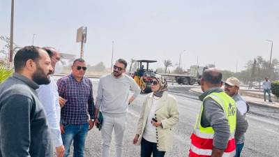 رئيس جهاز السويس الجديدة تتابع رفع كفاءة الطرق بالحي الصناعي بالمدينة