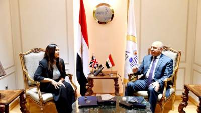 وزير الصناعة والنقل يلتقي المبعوث التجاري البريطاني الخاص لمصر