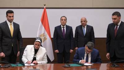 مدبولي يشهد توقيع اتفاقية مشروع إنشاء محطة رياح لإنتاج الكهرباء بخليج السويس