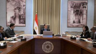 رئيس الوزراء يتابع الجهود الحكومية في ملف تحلية مياه البحر