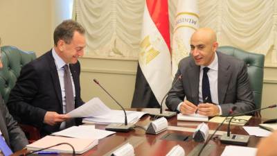 وزير التعليم يبحث تعزيز التعاون مع سفير فرنسا بالقاهرة