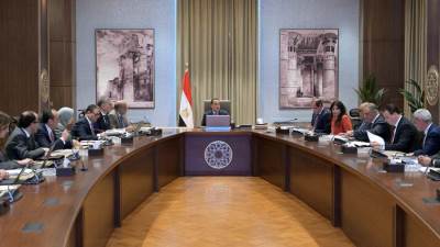 رئيس الوزراء يستعرض موقف تخصيص الأراضي لمشروعات الطاقة الجديدة والمتجددة