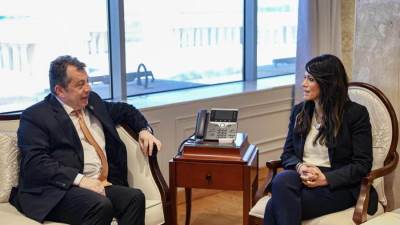 وزيرة التخطيط تبحث سبل التعاون مع سفير أرمينيا بالقاهرة