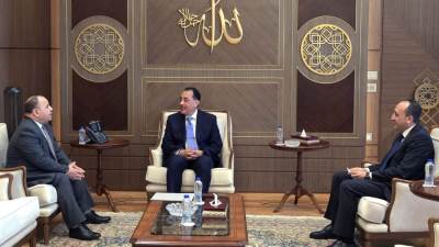 رئيس الوزراء يلتقي عضو مجلس المديرين التنفيذيين لصندوق النقد الدولي