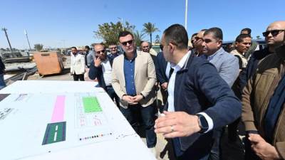 وزير الإسكان يتفقد مشروعات رفع كفاءة الكباري والمسطحات الخضراء بالعلمين الجديدة