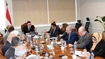  وزير الإسكان يعقد اجتماعا موسعا مع قيادات الجهات التابعة للوزارة