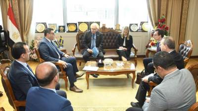 وزير الإسكان يبحث مع السفير السويدي تعزيز سبل التعاون المشترك