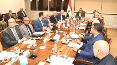 وزير الإسكان يتابع الأعمال الجارية بكمبوند مزارين بمدينة العلمين الجديدة