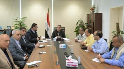 رئيس الوزراء يعقد اجتماعاً لاستعراض موقف تنفيذ المشروعات التنموية بالعلمين الجديدة