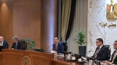 رئيس الوزراء يتابع الموقف التنفيذي للأعمال بالمنطقة الأثرية بالأهرامات