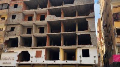 وزيرة التنمية المحلية: إزالة عقار مخالف 8 طوابق في منطقة عين شمس