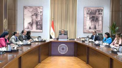 رئيس الوزراء يتابع مع وزيرة التضامن الاجتماعي ملفات عمل الوزارة