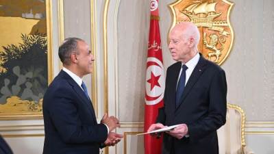 وزير الخارجية والهجرة يسلم رسالة خطية من رئيس الجمهورية إلى الرئيس التونسي