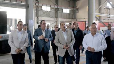 رئيس مجلس الوزراء يتفقد مصانع شركة طيبة للصناعات المتطورة