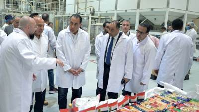 رئيس الوزراء يتفقد مجموعة المصرية السويسرية للمكرونة والطحن والمركزات بالعاشر من رمضان