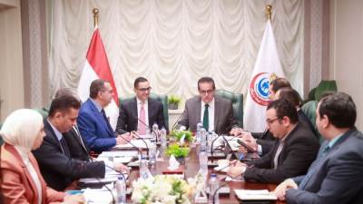 وزير الصحة يبحث مع وزير الاستثمار وضع آليات وحلول لتخفيف الأعباء المالية