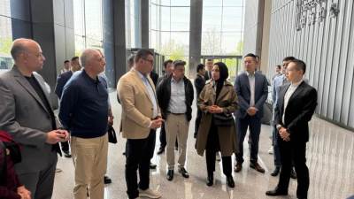 وزير الإسكان يتفقد منطقة الأعمال المركزية بمدينة "شنغهاي" الصينية