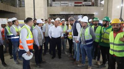 وزير النقل يقوم بجولة تفقدية بمشروع الخط الأول من القطار الكهربائي السريع