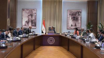 رئيس الوزراء يبحث سبل تعزيز الشراكة مع القطاع الخاص في ملف المدارس الفنية المتخصصة