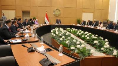 وزير الكهرباء يتابع الإجراءات الخاصة بتأمين التغذية الكهربائية خلال فصل الصيف