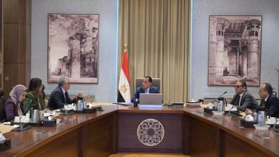 رئيس الوزراء يتابع مستجدات العمل بالمنطقة الاقتصادية لقناة السويس