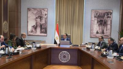 رئيس الوزراء يتابع مع وزير العمل عددا من ملفات العمل