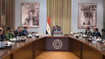رئيس الوزراء يتابع مع وزير الكهرباء عددا من ملفات العمل