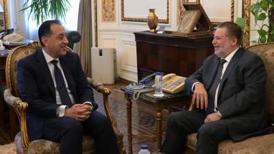 رئيس الوزراء يلتقي محافظ البنك المركزي لمتابعة عدد من الملفات