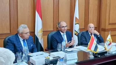 نائب وزير الإسكان يبحث تحديث أكواد مياه الشرب والصرف الصحي