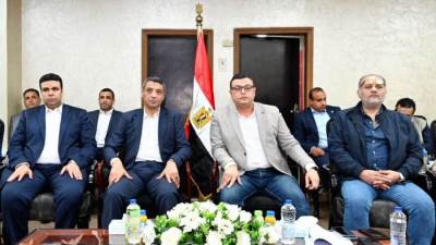,زير الإسكان يعقد اجتماعًا بمقر جهاز مدينة السويس الجديدة