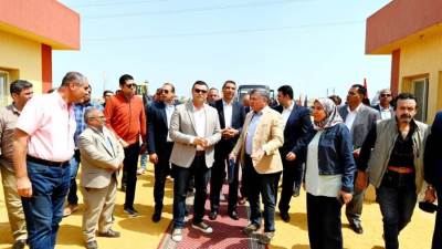 وزير الإسكان ومحافظ السويس يتفقدان مشروع رافع مياه السخنة لتغذية مدينة السلام