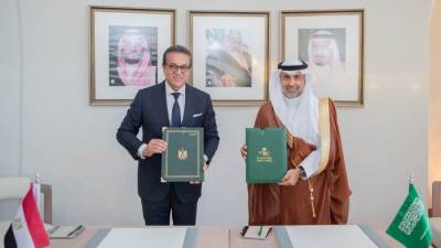 وزير الصحة يوقع مذكرة تفاهم مع وزير صحة السعودية