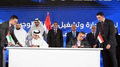 توقيع اتفاقية لتطوير منطقة كيزاد شرق بورسعيد بين قناة السويس وموانئ أبوظبي