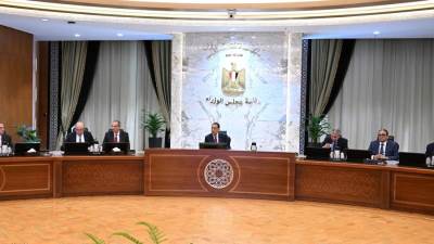 رئيس الوزراء يتابع خطوات تيسير إجراءات دخول السائحين بالمطارات والمنافذ المختلفة