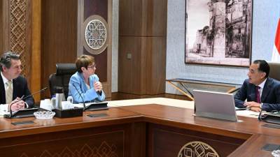 رئيس الوزراء يلتقي رئيسة البنك الأوروبي لإعادة الإعمار والتنمية