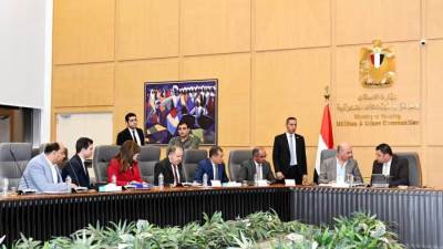 وزير الإسكان يعقد اجتماعه الدوري مع أعضاء البرلمان