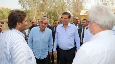 وزير الزراعة ومحافظ القاهرة يتفقدان محطة الزهراء للخيول العربية الأصيلة