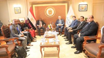 وزير التعليم العالي يستقبل وزير خارجية القمر المتحدة تعزيز العلاقات الأكاديمية والبحثية