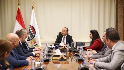 وزير قطاع الأعمال يبحث مع مجموعة شاهينلر القابضة التركية فرص التعاون والاستثمار