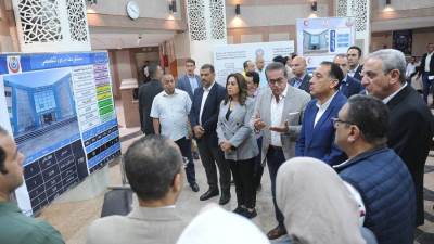 وزير الصحة يستعرض مشروعات الوزارة والخريطة الصحية بالغربية