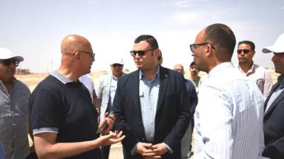 وزير الإسكان يبدأ جولة لمتابعة مشروعات الساحل الشمالي الغربي