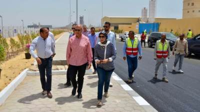 مسئولو وزارة الإسكان يتفقدون مشروعات مدينة السويس الجديدة