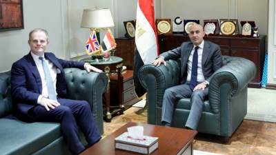 وزير التربية والتعليم يبحث التعاون مع السفير البريطاني بالقاهرة