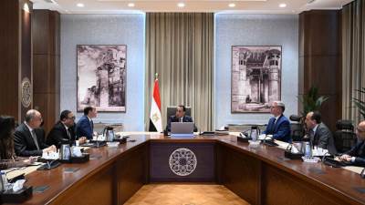 رئيس الوزراء يُتابع جهود الحكومة لتحويل السيارات للعمل بالغاز الطبيعي