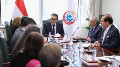 وزير الصحة يبحث مع وفد البنك الدولي تعزيز التعاون