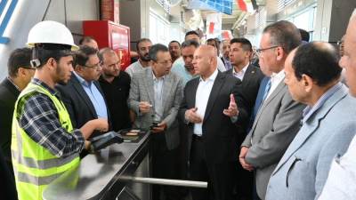 وزير النقل يتفقد محطات المرحلة الأولى من مشروع الأتوبيس الترددي BRT